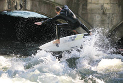 Eisbachsurfer Englischer Garten München